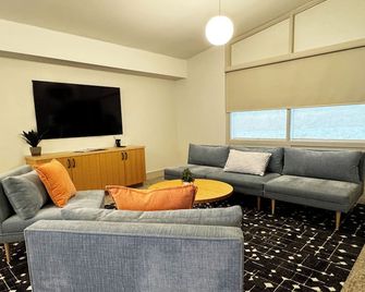 Colony House Motor Lodge - רואנוק - סלון