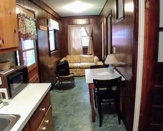 #3 Chester @ Birchwood Cottages at Loon Lake. Family Friendly Waterfront - Chestertown - Вітальня