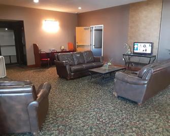 The Vegas Motel - Minot - Living room