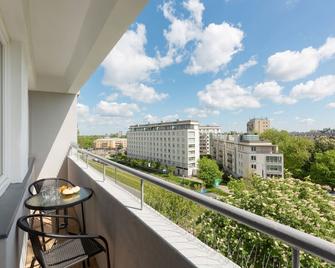 Metro Marymont Apartment by Renters - Varsovie - Balcon