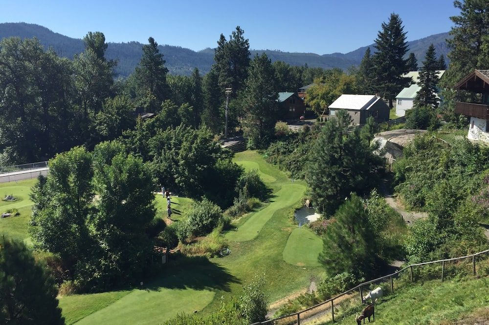 Linderhof Inn - Leavenworth - Outdoor view