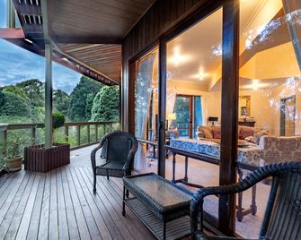Gorgeous Octagonal Tree House Rental for a Unique Dandenong Ranges Accommodation near Melbourne - Kalorama - Balcón