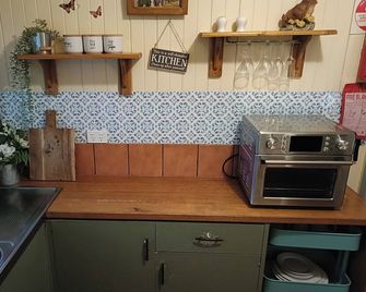 Pillowood Cottage 10 (1Queen+2Twins) & Wood Stove - Kalimna - Cocina