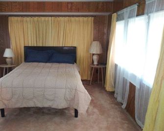 convenient location by the lake . just a few minutes to boat ramp . - Somerset - Спальня