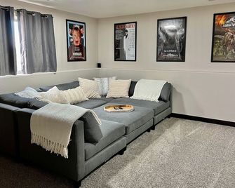 The Zen Den ️ Excellent Location ️ Movie Room - Rapid City - Living room