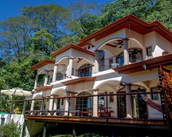 Perfect Location, Walk To Beach, Infinity Pool, Luxury Decor, Fast Free Wifi! - Dominical - Building