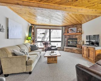 Lakefront Mercer Home Private Dock and Kayaks! - Mercer - Sala de estar