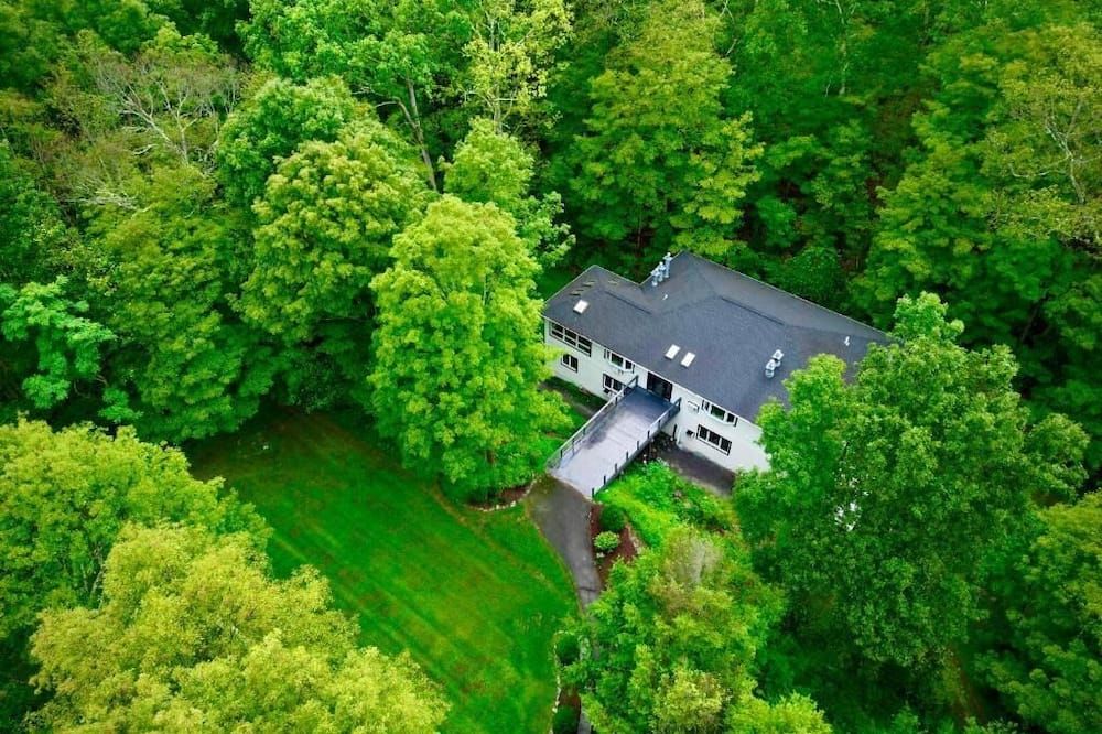 The Harlow House - Rhinebeck - Outdoors view