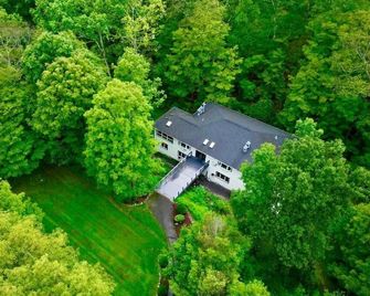 The Harlow House - Rhinebeck - Outdoors view