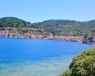 Studio Apartments Kuljis - Vis - Vista exterior