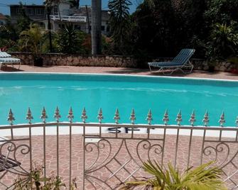 Chaudhry House Montego Bays- 2nd floor apt - Montego Bay - Basen