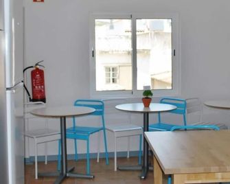 Ale-Hop Albufeira Hostel - Albufeira - Dining room