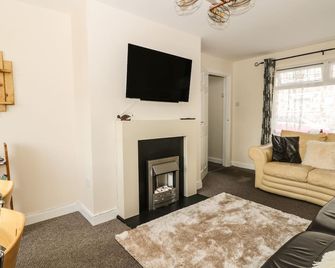 Freyja Cottage, Pet Friendly, Country Holiday Cottage In Scarborough - Scarborough - Living room