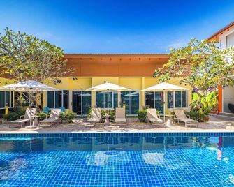 Tongtong Garden Holiday Hotel - Rawai - Pool