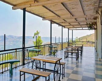 The Royal Heaven Resort - Panchgani - Balkón