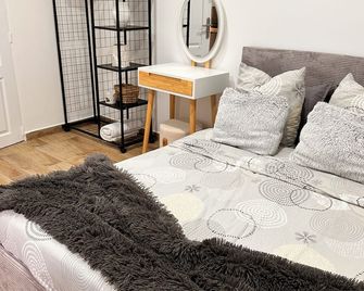 Super cottage 10 minutes from Orly airport and 20 minutes from Paris, well equipped. - Athis Mons - Habitación