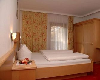 Garni Almhof - Mayrhofen - Yatak Odası