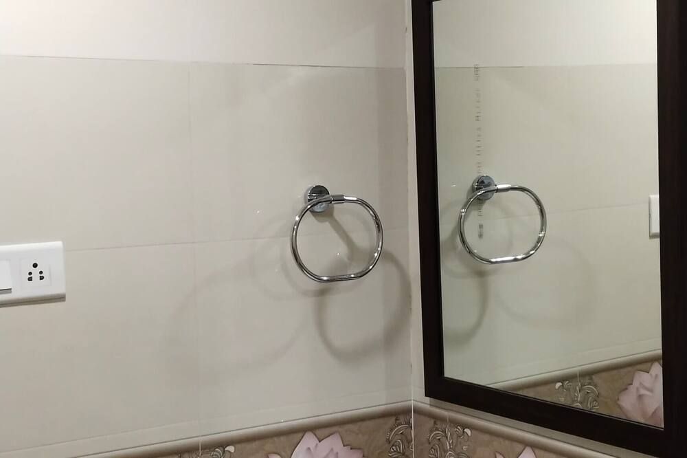 Eastin De Royale