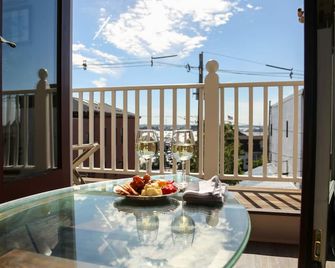 Almondy Inn - Newport - Balcon