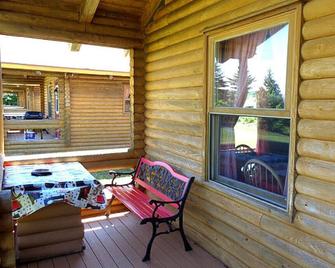 Cajun Cedar Log Cottages 1 bdrm. - Cape Breton Unit 4 - Margaree Forks - Patio