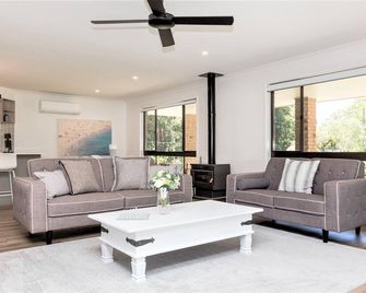 Clothiers Creek Farm - Kielvale - Obývací pokoj