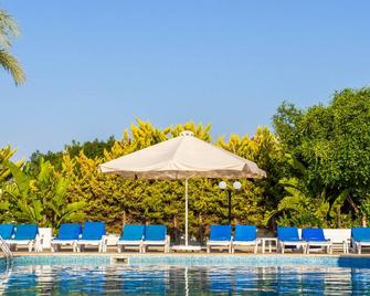 Mariandy Hotel - לרנקה - בריכה