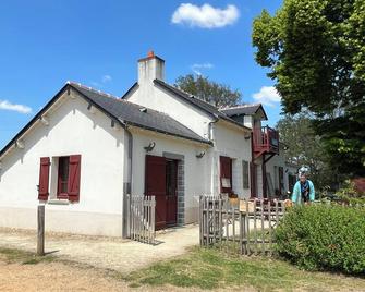 Gîte Ecluse de la Tindière on the banks of the Nantes-Brest canal. Rest and calm - Nort-sur-Erdre - Bâtiment