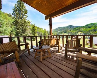 Beautiful Upper Valley cabin w/space for large groups! Mountain Paradise! - Red River - Balkon