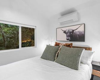 Cave Springs Resort - Dunsmuir - Bedroom