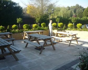 The Darnley Arms - Gravesend - Patio