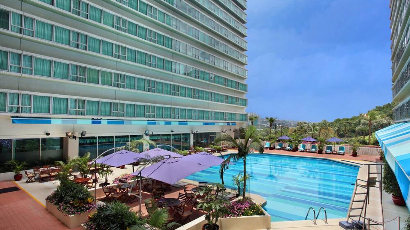 Regal Riverside Hotel