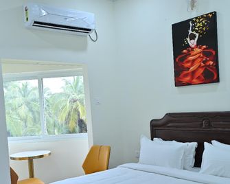 Hill Spray Resort by Bwda - Kuttālam (Tirunelveli) - Bedroom