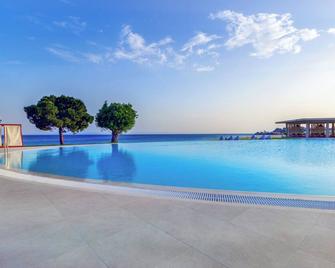 Ammoa Luxury Hotel & Spa Resort - Nikiti - Pool