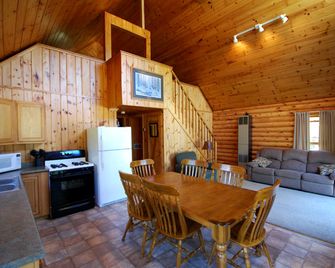 Birch Forest Lodge - Orr - Dining room