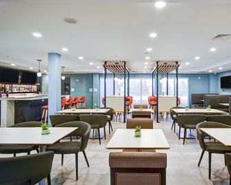 Holiday Inn Allentown-Bethlehem By IHG - אלנטאון - מסעדה