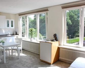 Central-Day Inn - Enschede - Essbereich