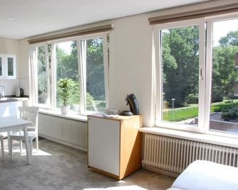 Central-Day Inn - Enschede - Jadalnia