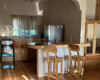 Seacret Studios - Cozy Jamaican Retreat apts - Negril - Kitchen