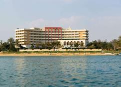 Mercure Ismailia Forsan Island Hotel - Ismailiyah - Building