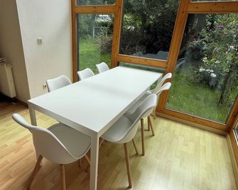 Vacation home on the Berlin city limits next to Kaufpark Eiche - Ahrensfelde - Eetruimte