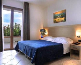 Hotel La Quercia - Valmontone - Спальня