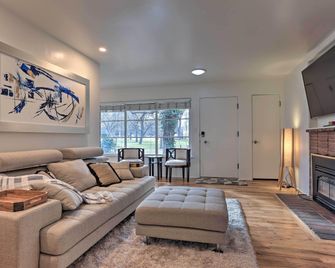 Couples Getaway in North End Boise - Walk to Dtwn - Boise - Living room