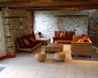 Gite the restored wine press retaining the character of local stone - Caumont-sur-Aure - Sala de estar