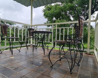 Hotel O Home Bhogwal Farmhouse & Party Zone - Karjat - Patio
