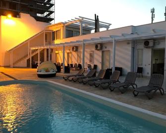 B&b Resort Signorile - Bari - Bể bơi