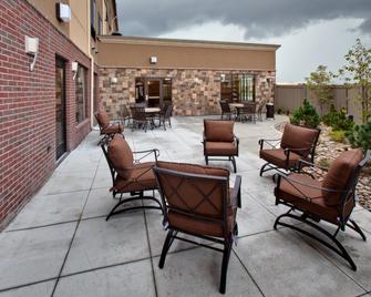 Holiday Inn Express Hotel & Suites Grand Island - Grand Island - Patio