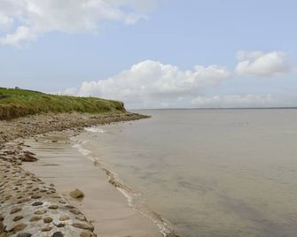 Georges Street - Killala - Playa