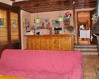 Alberg Residencia Esportiva Els Isards - Alp - Front desk