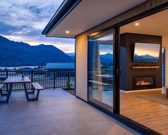 Peaks and Pines Wanaka - Wanaka - Balcony
