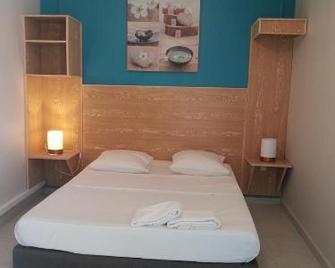 L'annexe 66 , Saint Denis Centre Ville , À 200 M De La Rue Piétonne , Du Petit Marché Et Du Leader Price , Sur Une Rue Calme, Parking Gratuit Sur La Rue - St. Denis - Soveværelse